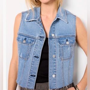 Evereve Robbie Denim Vest in Lightwash